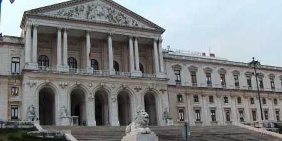 Parlamento rejeita gestão pública de três hospitais e aprova combate à diabetes