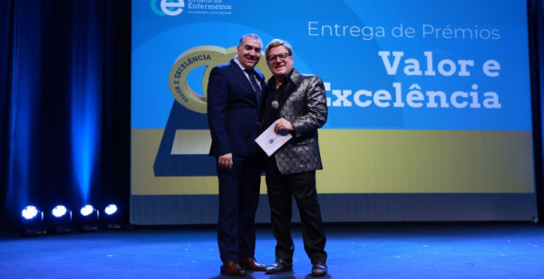 Bastonário da Ordem dos Enfermeiros, Luís Filipe Barreira, e Herman José, apresentador da gala.