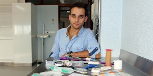 Material clínico no bolso da farda nem sempre segue boas práticas