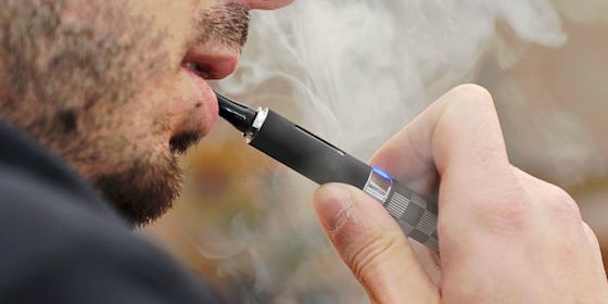 Governo quer alargar proibição de fumar aos cigarros eletrónicos em espaços públicos