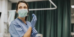 Louvor aos enfermeiros pelo combate à pandemia publicado em DR