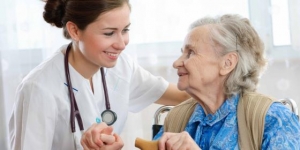 Incumprimento de lei dos cuidados de Enfermagem em lares leva a sanções