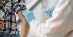 COVID-19: Ordem dos Enfermeiros opõe-se à administração da vacina por farmacêuticos